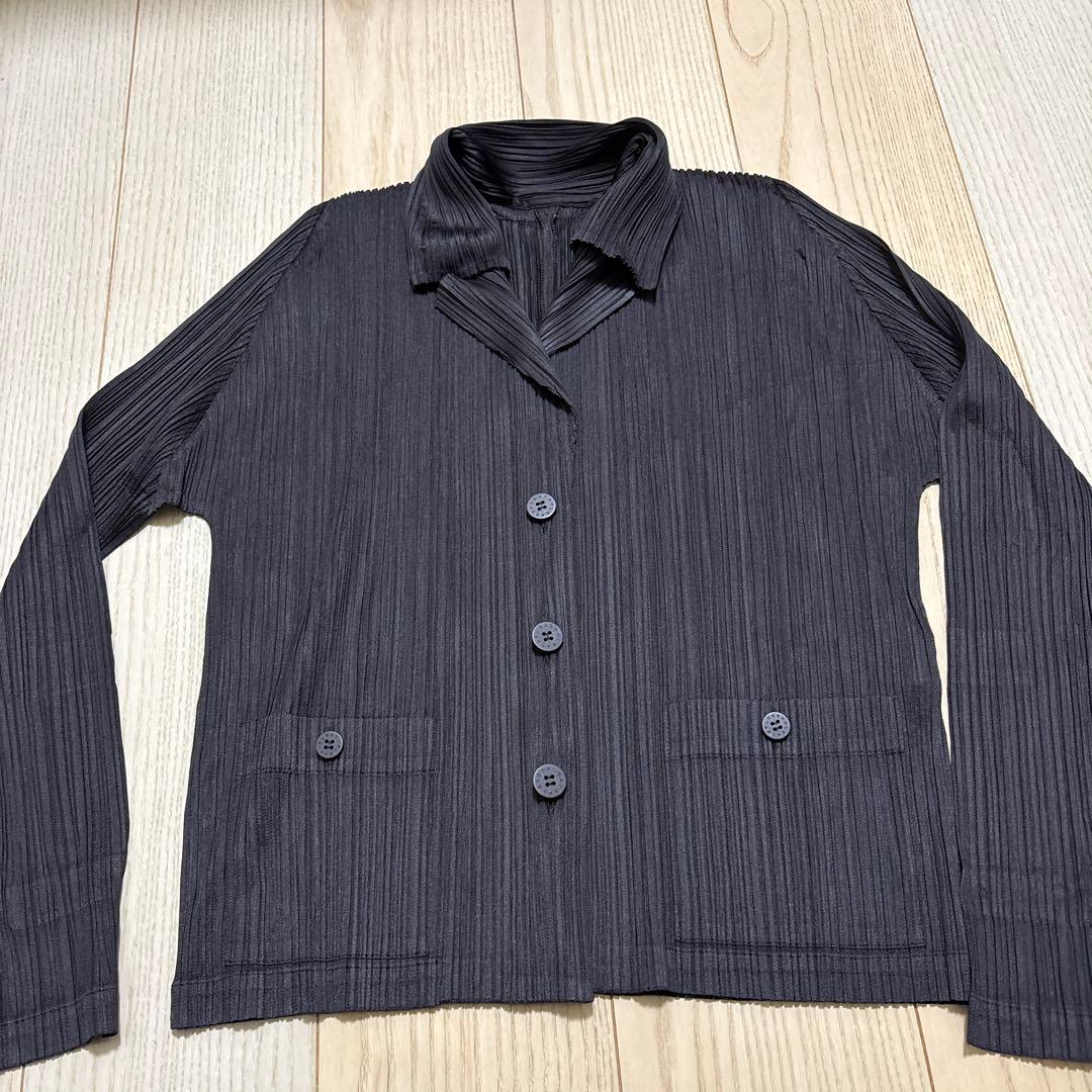 【プリーツプリーズ】ダークブラウンプリーツジャケット風シャツ