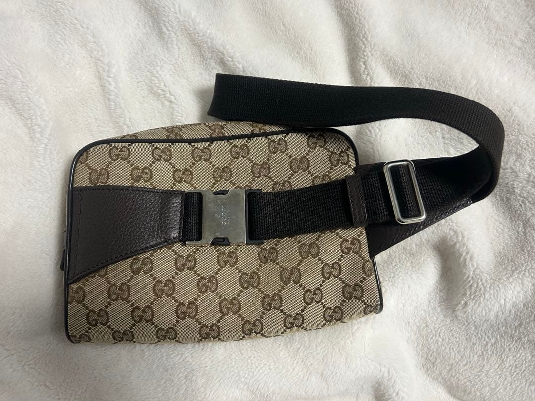 ル*フ様 GUCCI ボディーバック