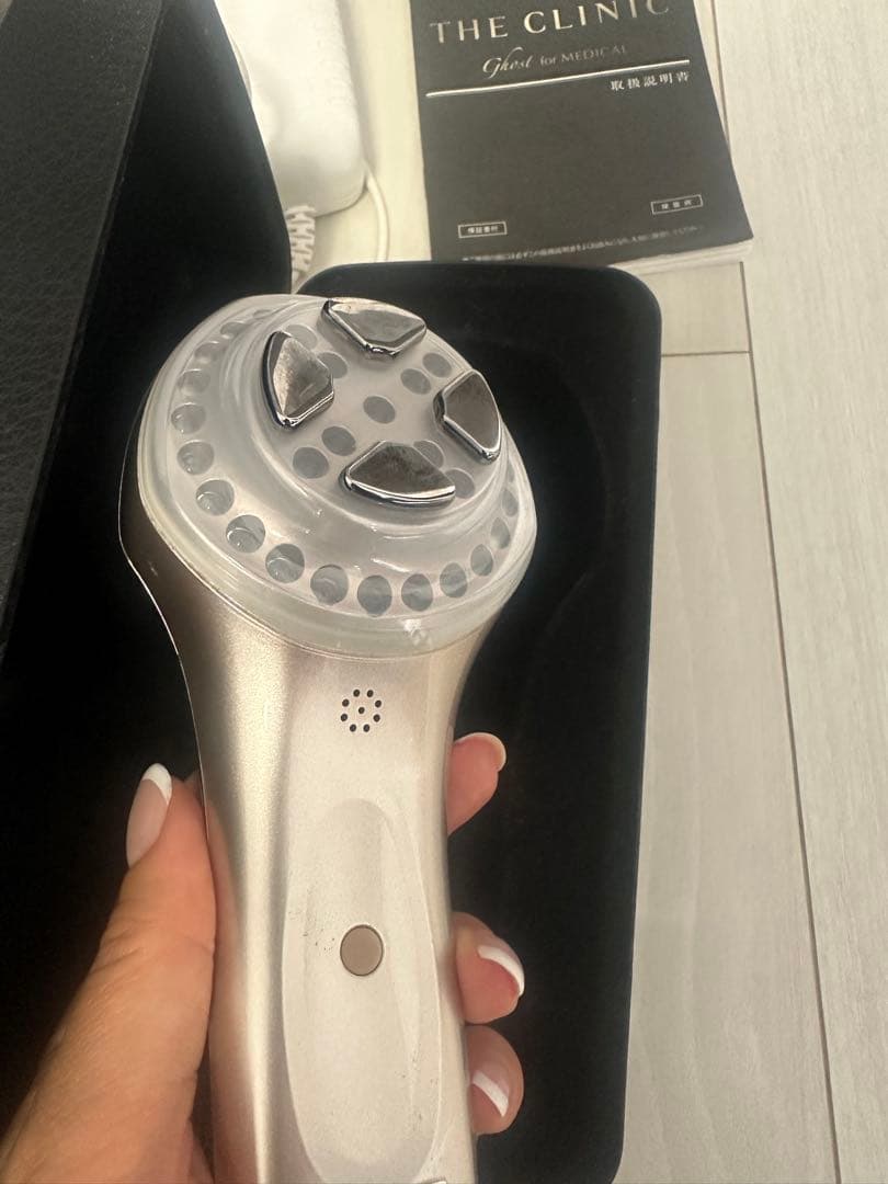 ドクター アリーヴォ ザ クリニック ゴースト 美顔器 エステ