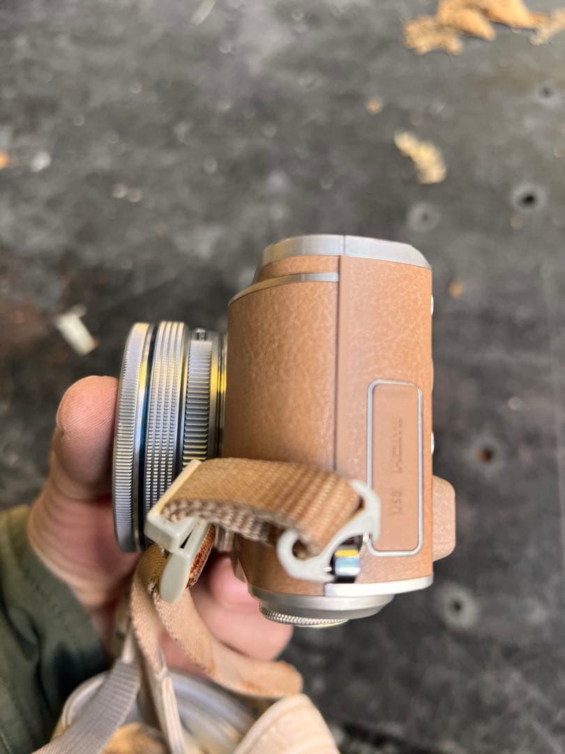 OLYMPUS E-PL9 ブラウン 14-42mmレンズ付き