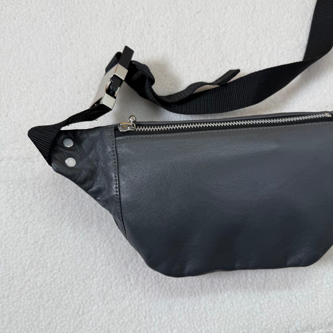 ROARS ORIGINAL グレー ボディバッグ　ほぼ未使用