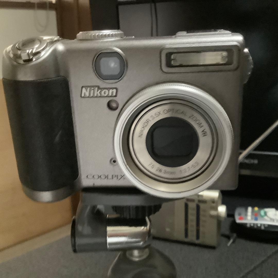 Nikon COOLPIX デジタルカメラ シルバー