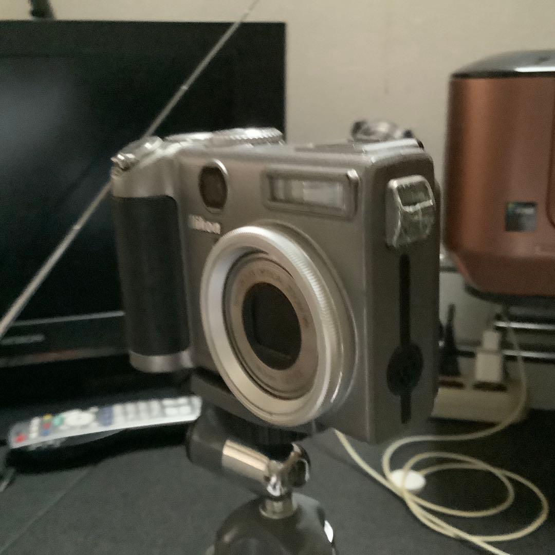 Nikon COOLPIX デジタルカメラ シルバー