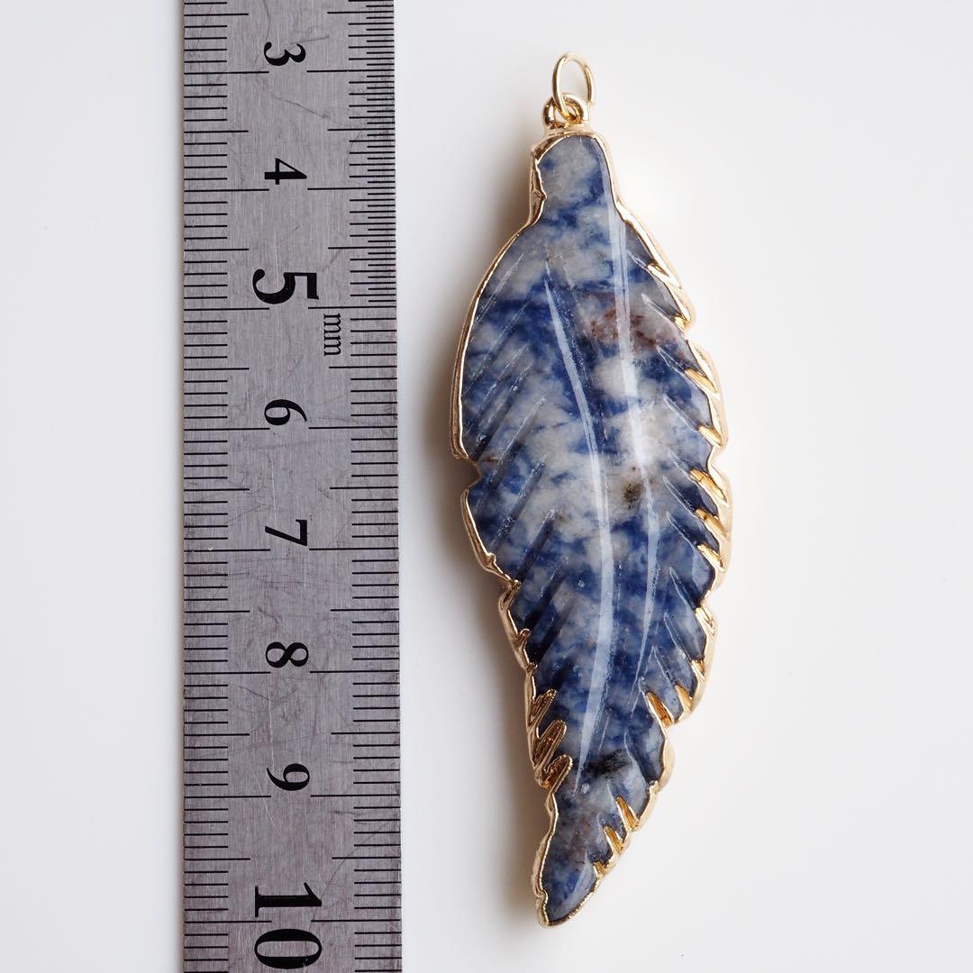 【Ruby】ブルースポットジャスパーの大粒リーフ彫刻ネックレストップ