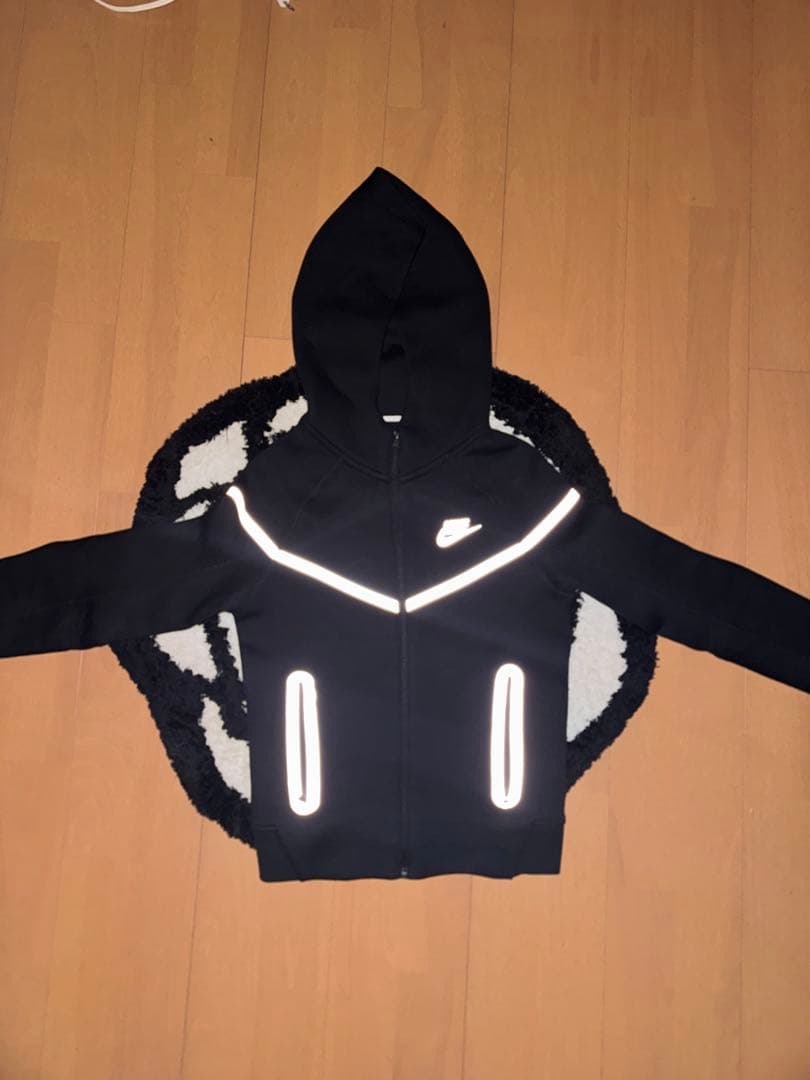 Nike 光るテックフリース　早い者勝ち‼️