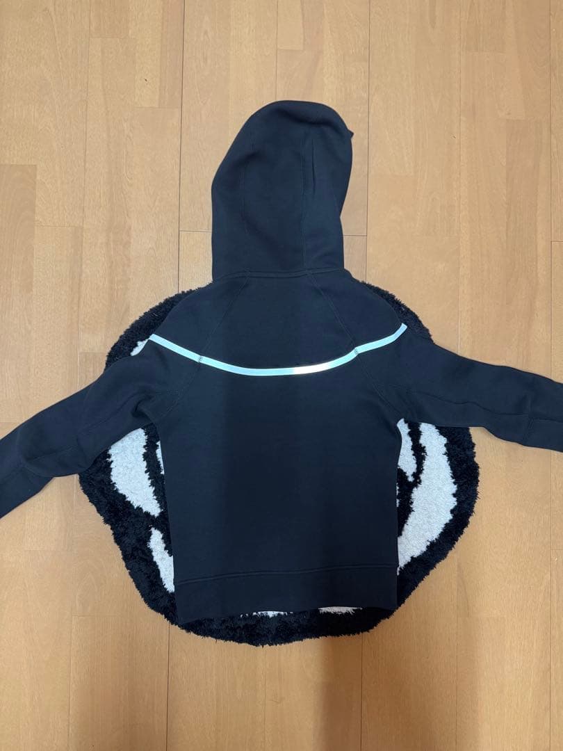 Nike 光るテックフリース　早い者勝ち‼️