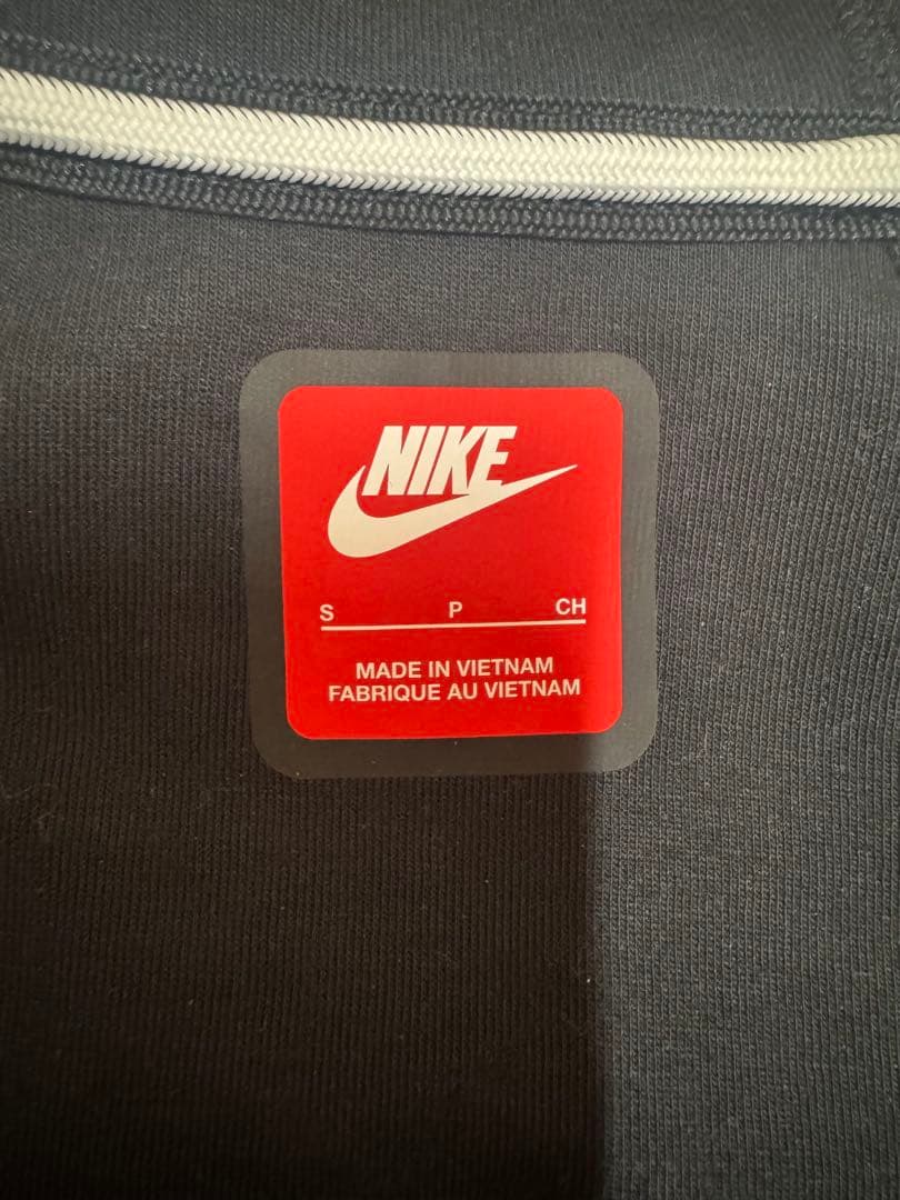 Nike 光るテックフリース　早い者勝ち‼️