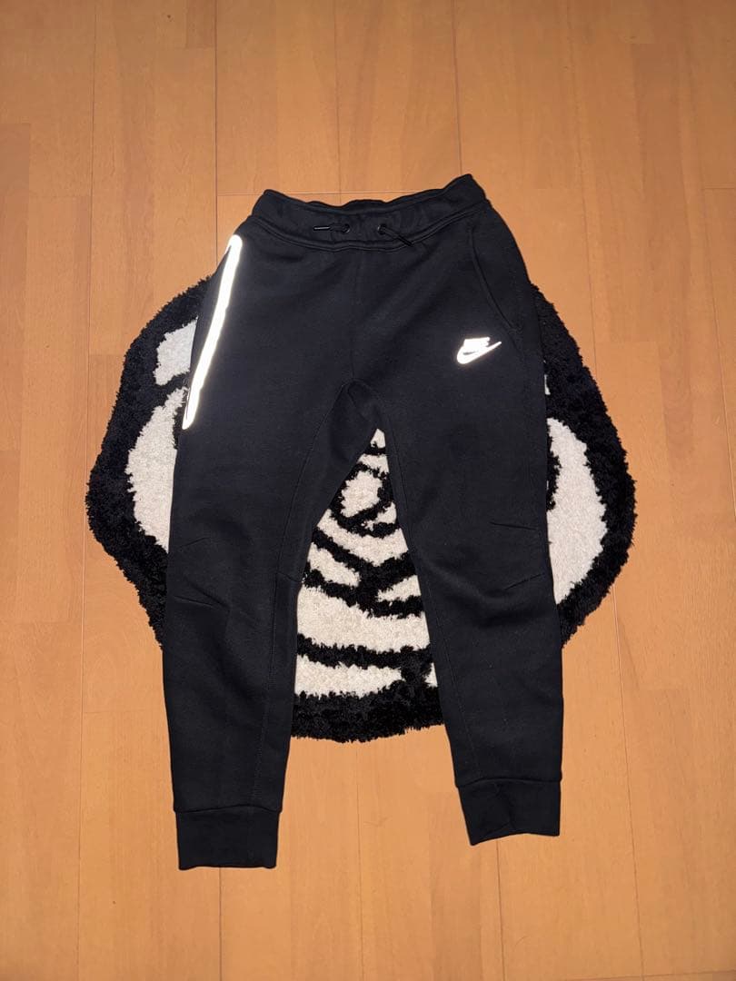 Nike 光るテックフリース　早い者勝ち‼️
