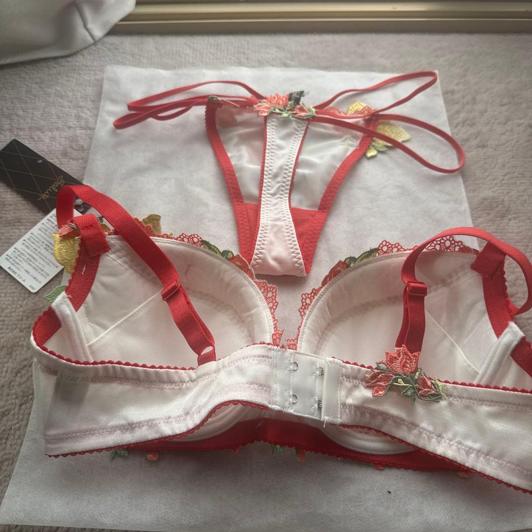瞳*様 サルート♡ブラ&Tバックショーツセット新品未使用タグ付き