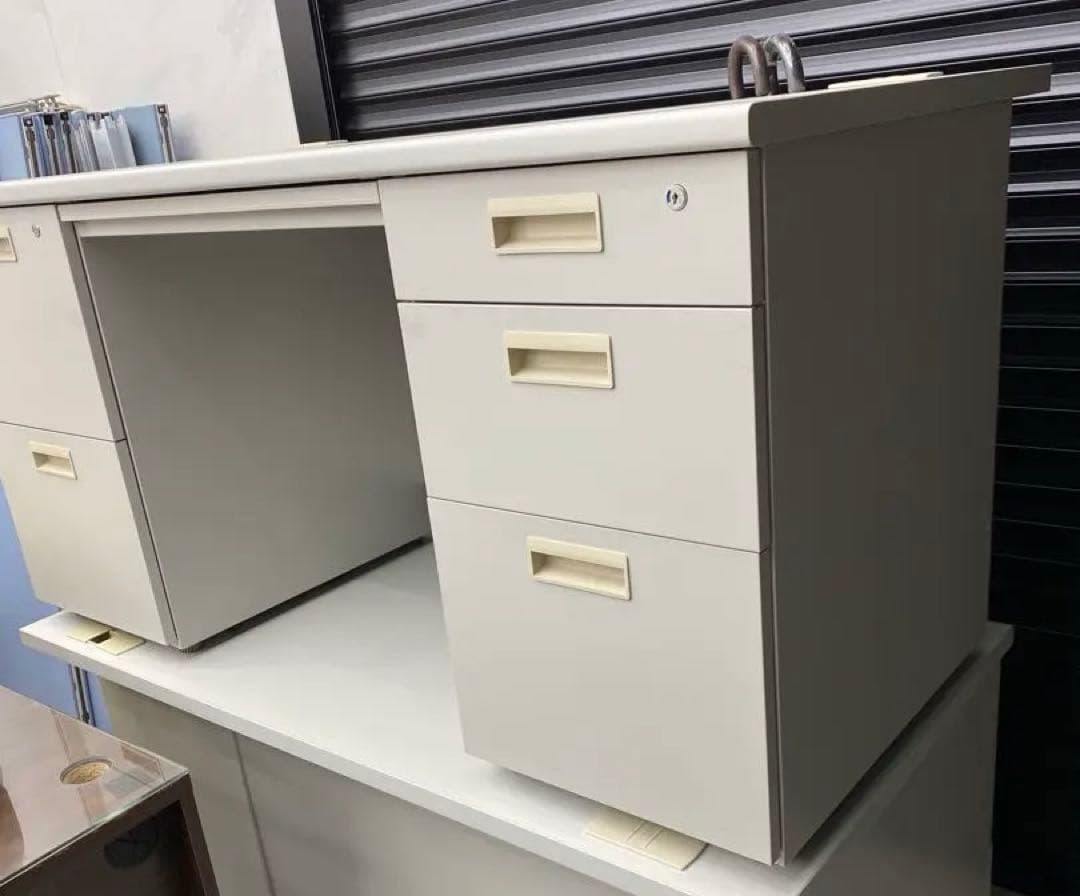 配送費込　引き取りも可能　オフィスデスク 幅140センチ