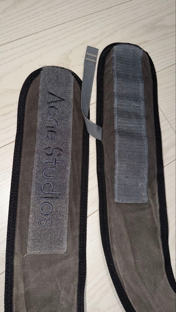 acne studios スリングバッグ　ダークグレー