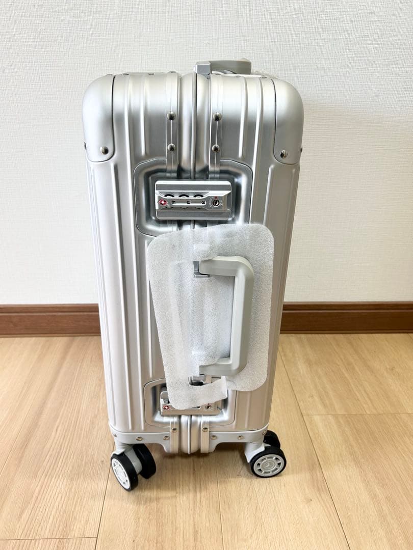 メルセデス・ベンツ シルバーキャリーケース