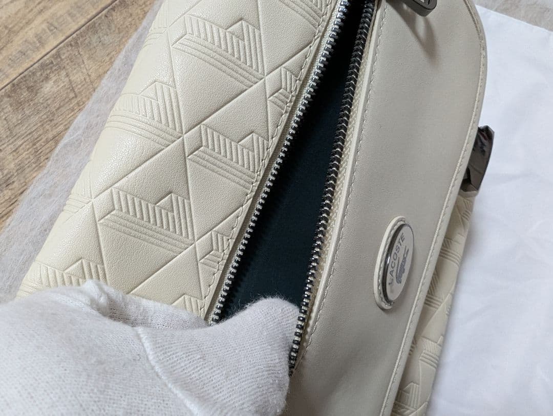 LACOSTE ジオメトリックパターン ボディバッグ