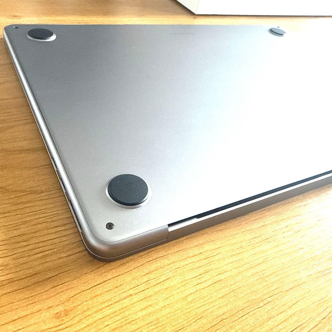 美品【MacBook Air 13.6インチ M2】