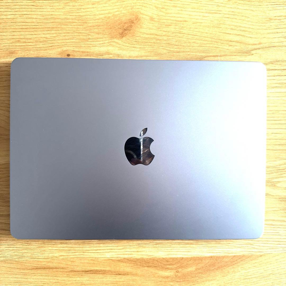 美品【MacBook Air 13.6インチ M2】