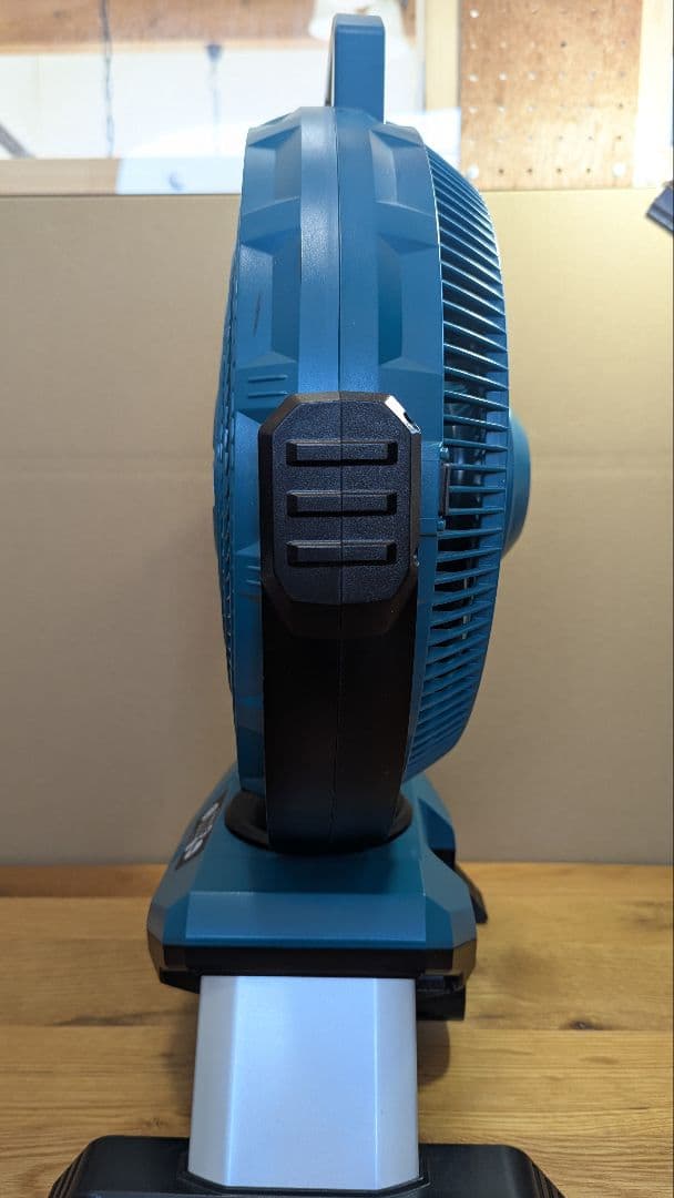 Makita マキタ 充電式産業扇 CF301D