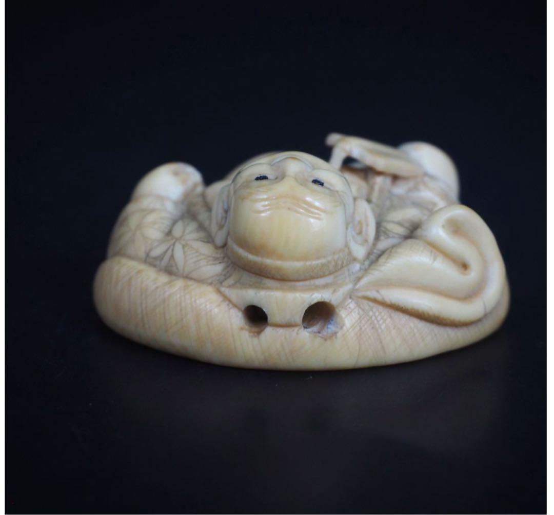 送料無料　時代物　古牙彫根付　幅4.5ｃｍ　重27ｇ