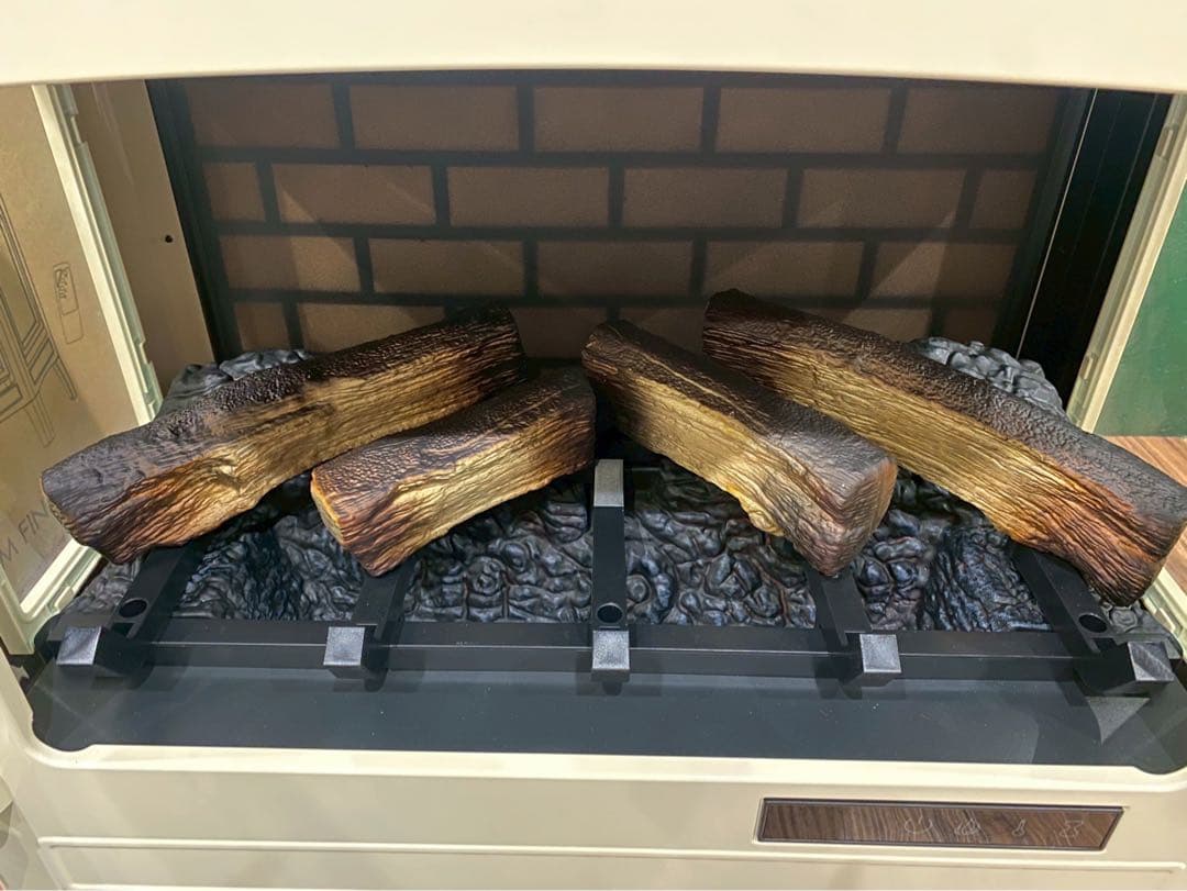 新品 未使用 暖炉型ファンヒーター 白 ホワイト 白家具 インテリア ストーブ