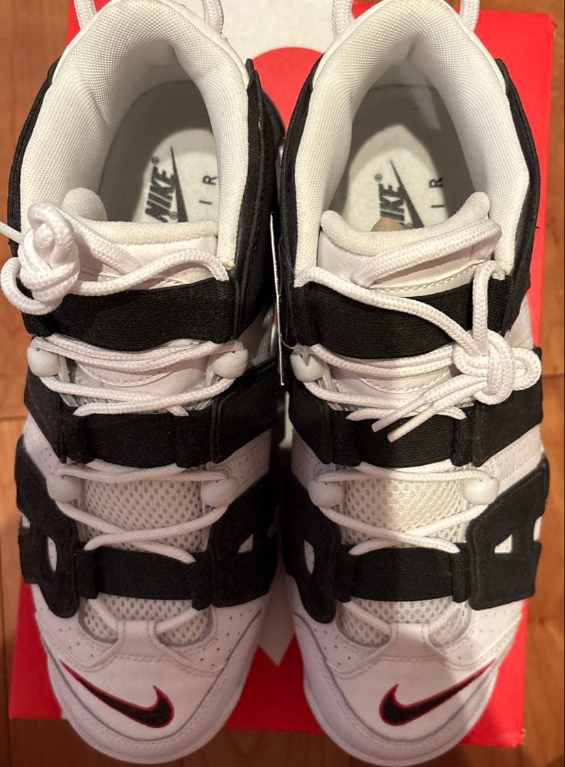 NIKE モアアップテンポ　人気のゼブラ