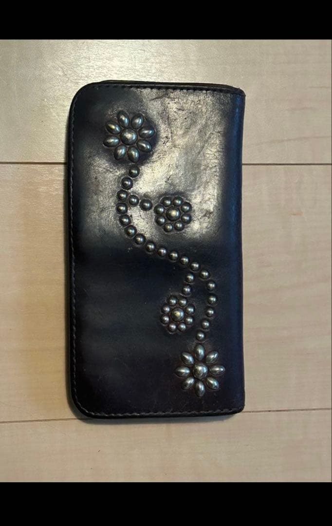 HTC スタッズウォレット　フラワースタッズ　30日まで値下げ