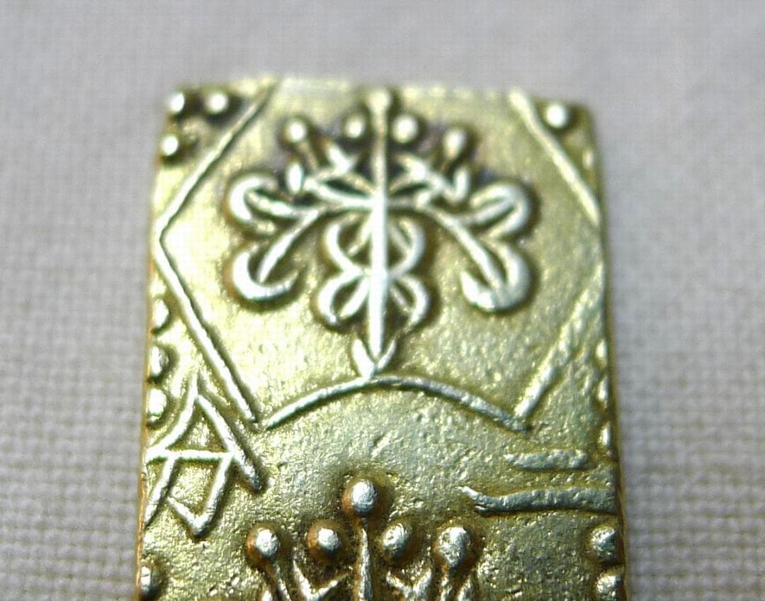 ぬ*こ様 明治時代の二部金板です。