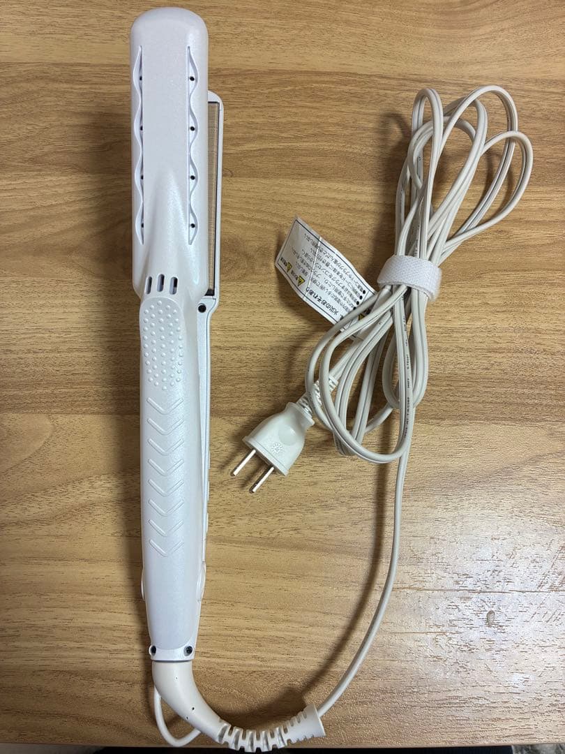 【ほぼ未使用／箱・説明書あり】 KINUJO（キヌージョ）ストレートアイロン絹女