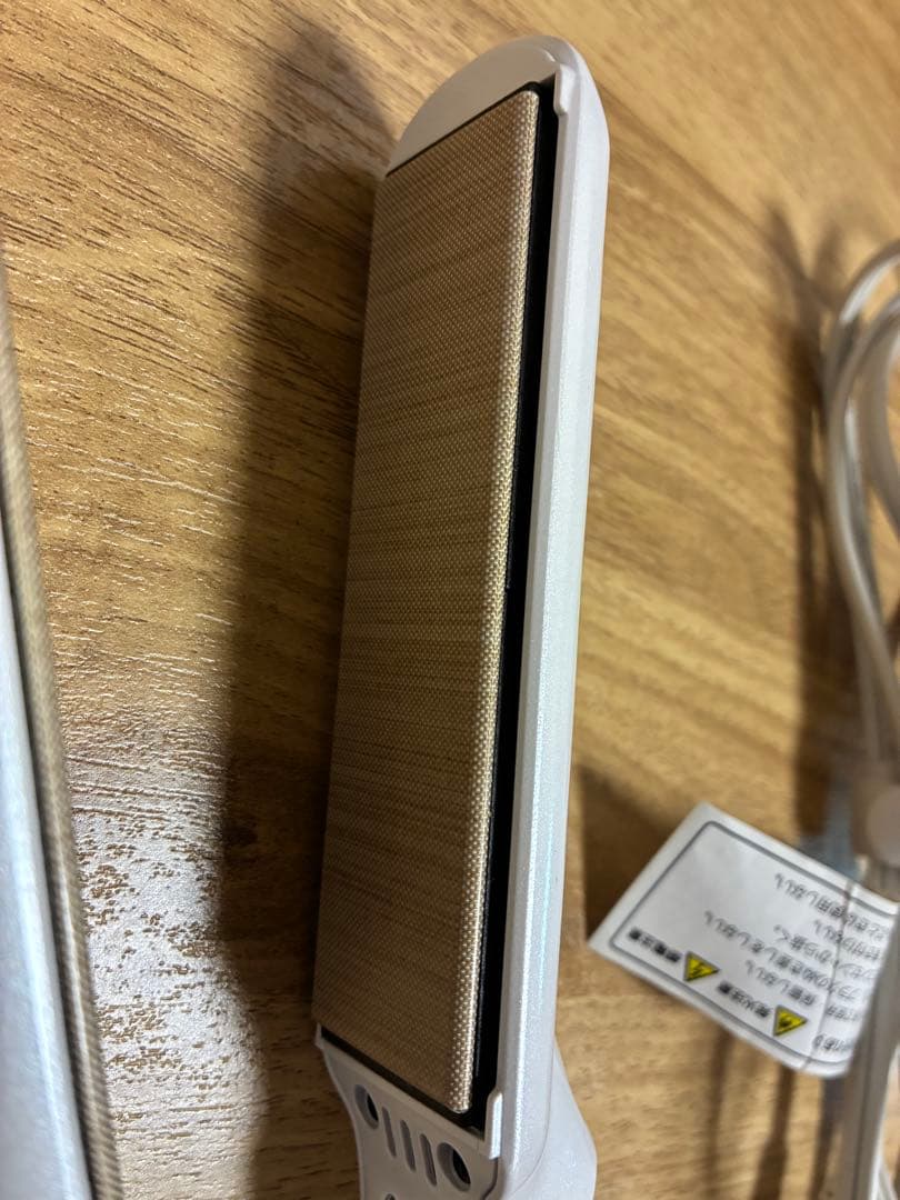 【ほぼ未使用／箱・説明書あり】 KINUJO（キヌージョ）ストレートアイロン絹女