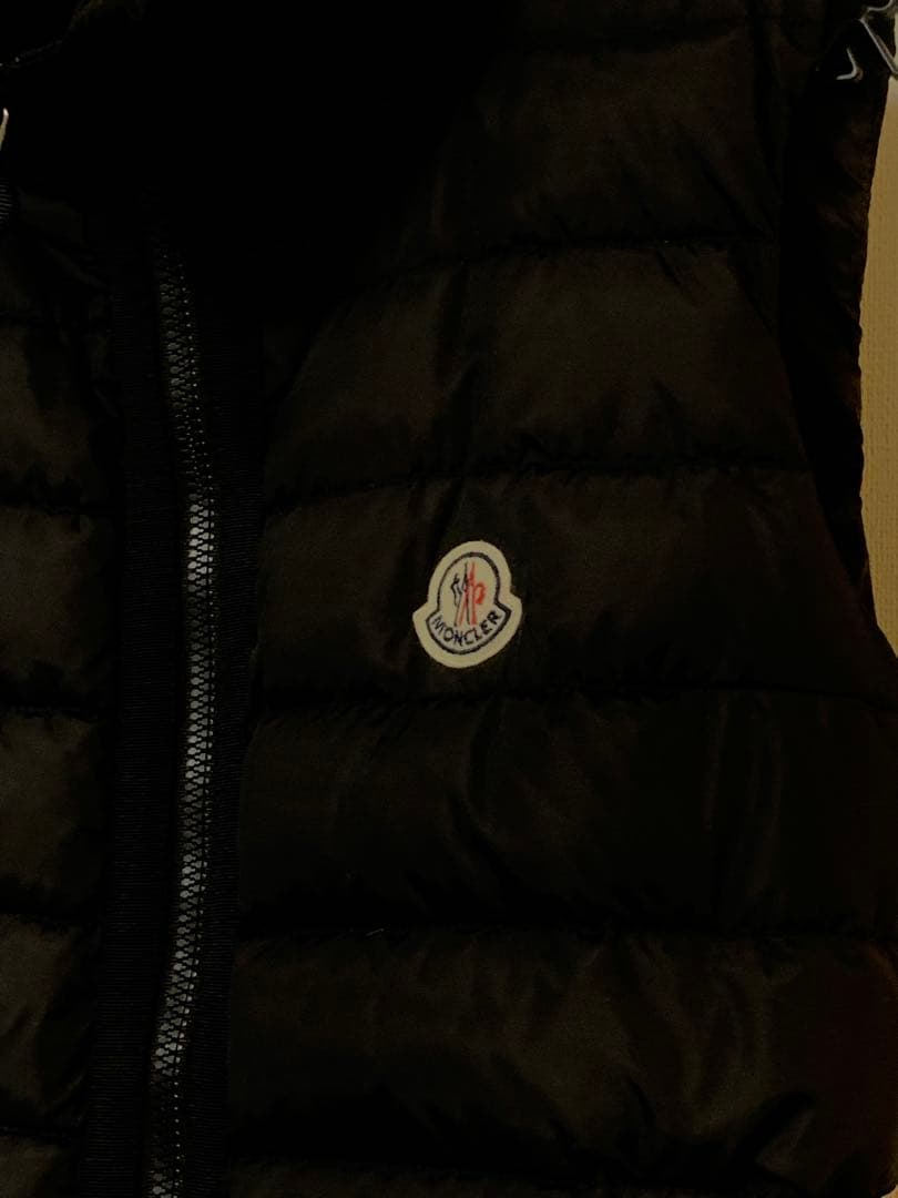 MONCLER ブラック ダウンベスト　本物 1