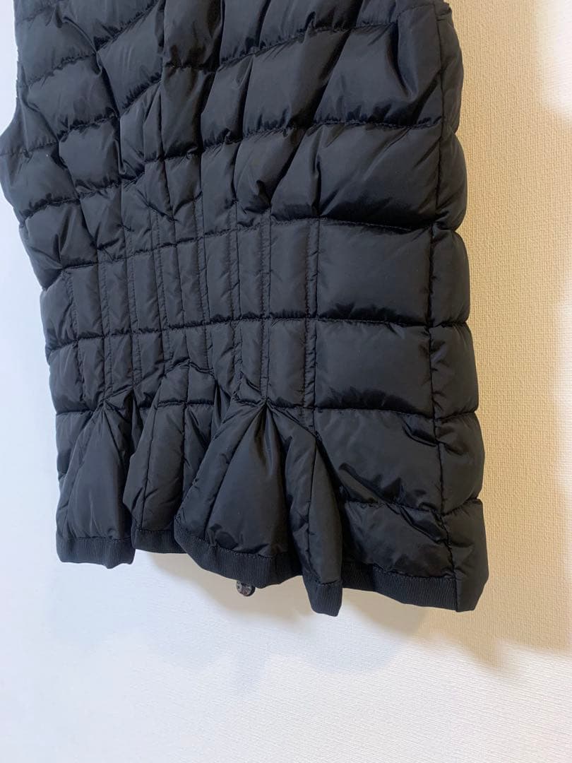 MONCLER ブラック ダウンベスト　本物 1