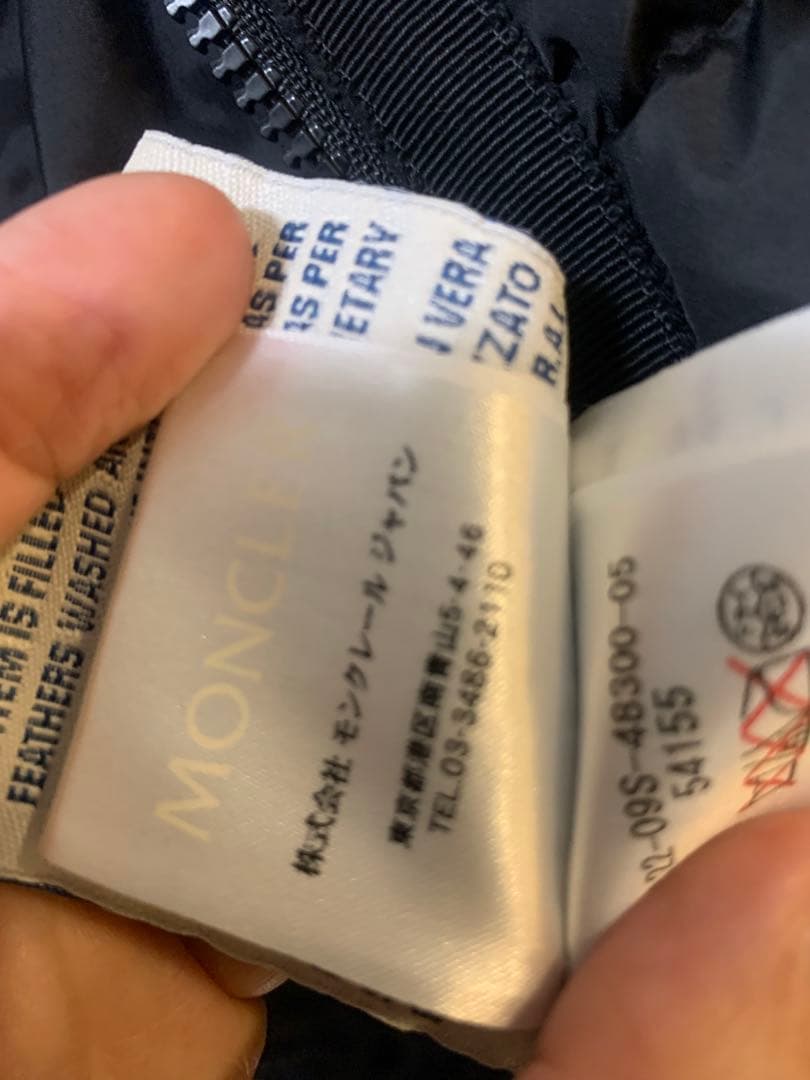 MONCLER ブラック ダウンベスト　本物 1