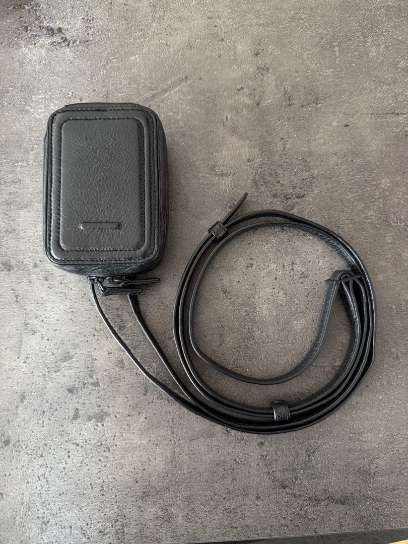 【objcts.io】ストラップ一体型マイクロバッグ