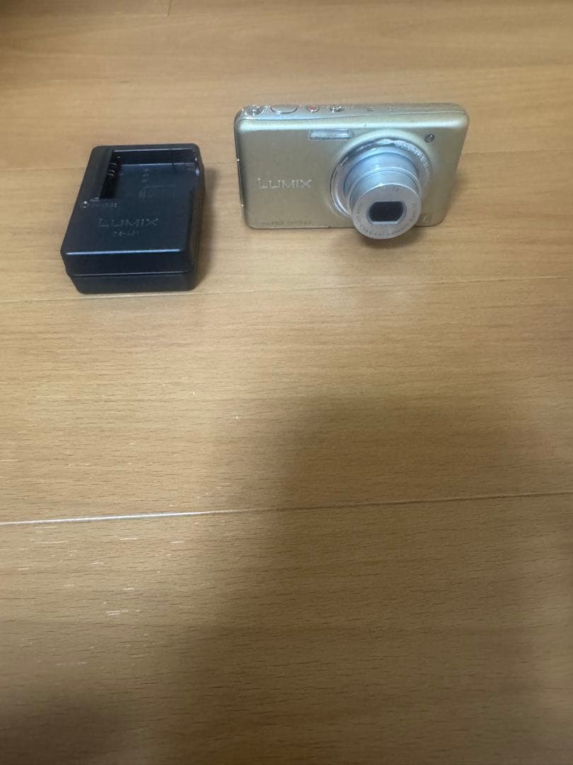 Panasonic パナソニック　コンパクトデジタルカメラ　DMC-FX77