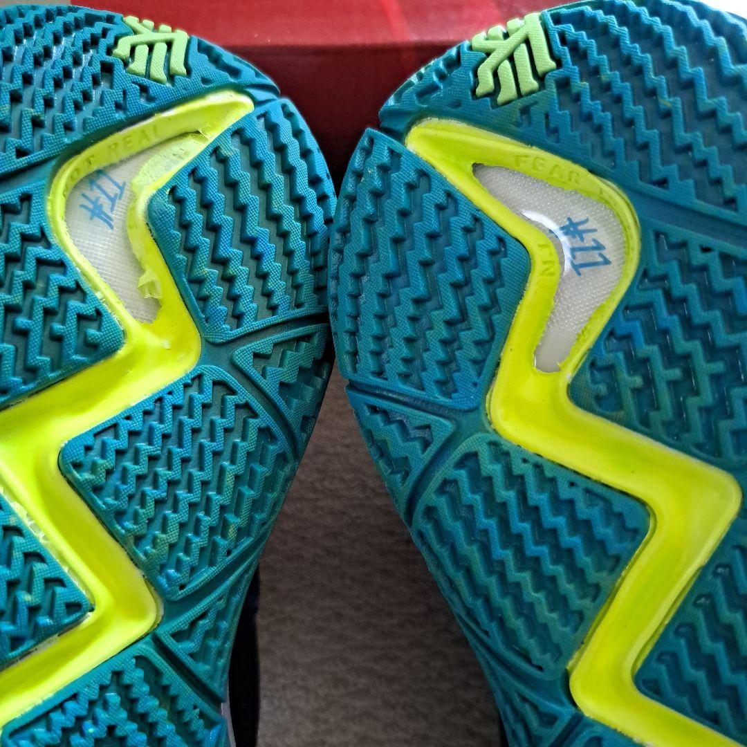 Kyrie Irving バスケットボールシューズ ネイビー