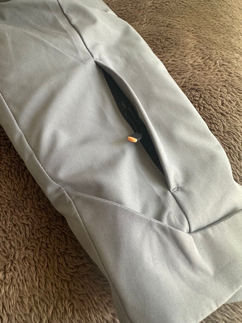 新品Salomon 上下M スキースノーボード ジャッケットパンツ サロモン