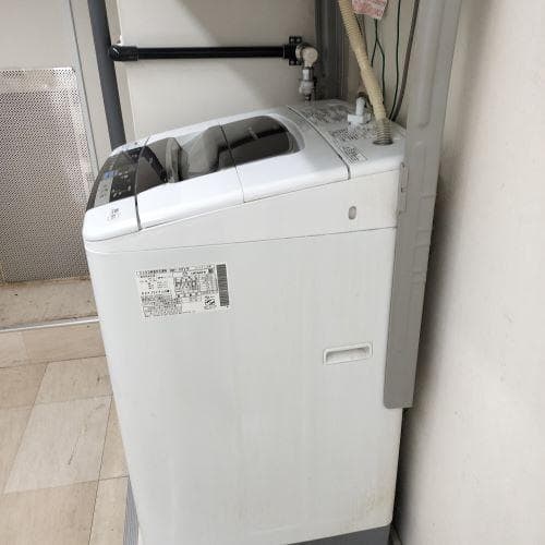 日立2015年洗濯機BW-10TV 全面パネルや排水ホースの汚れ・全体に細い傷