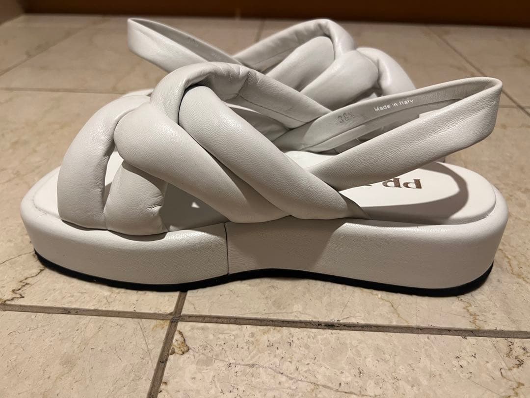 PRADA ナッパレザーサンダル　ホワイト38.5