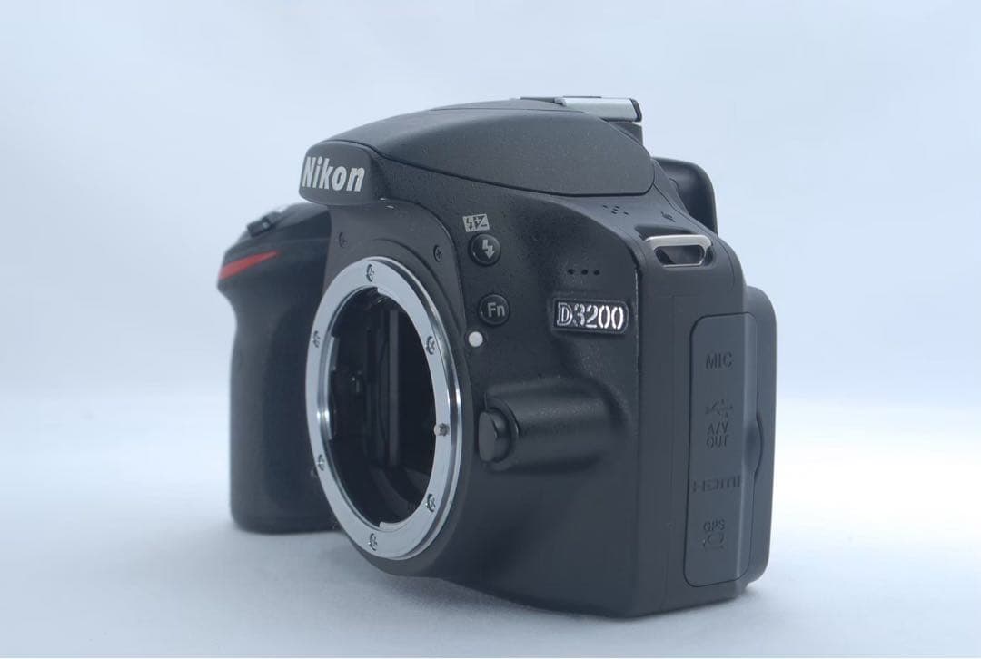 ショット数少なめ☆美品 Nikon D3200 初心者おすすめ 手ぶれ補正レンズ
