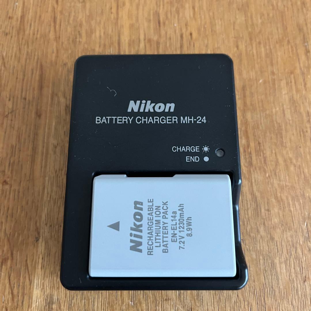 Nikon D3500 デジタル一眼レフカメラ ダブルズームキット、収納ケース付