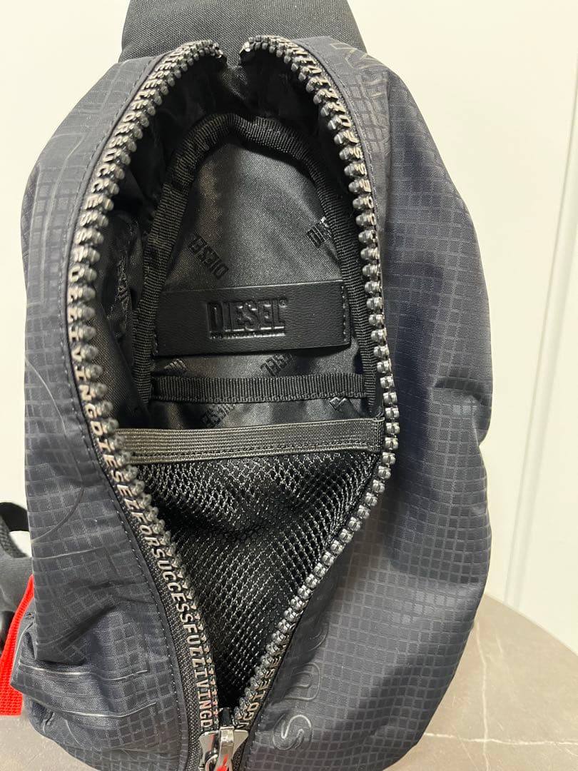 バッグ DIESEL Zip-D Crossbody X