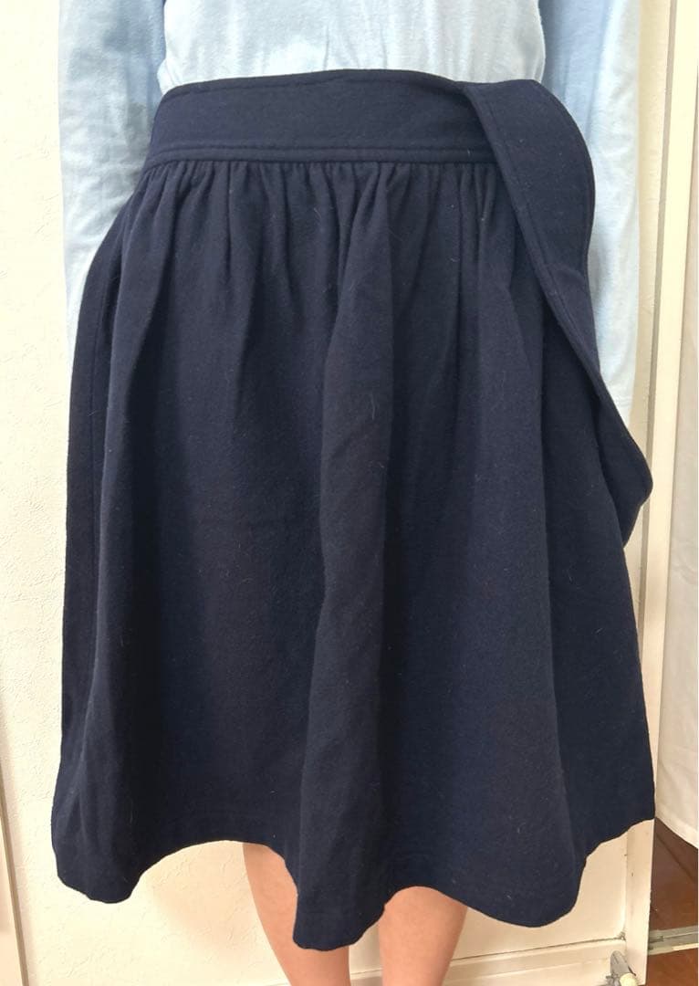 最終価格コムデギャルソン　ネイビー　ワンショルダーウールスカート　S 紺