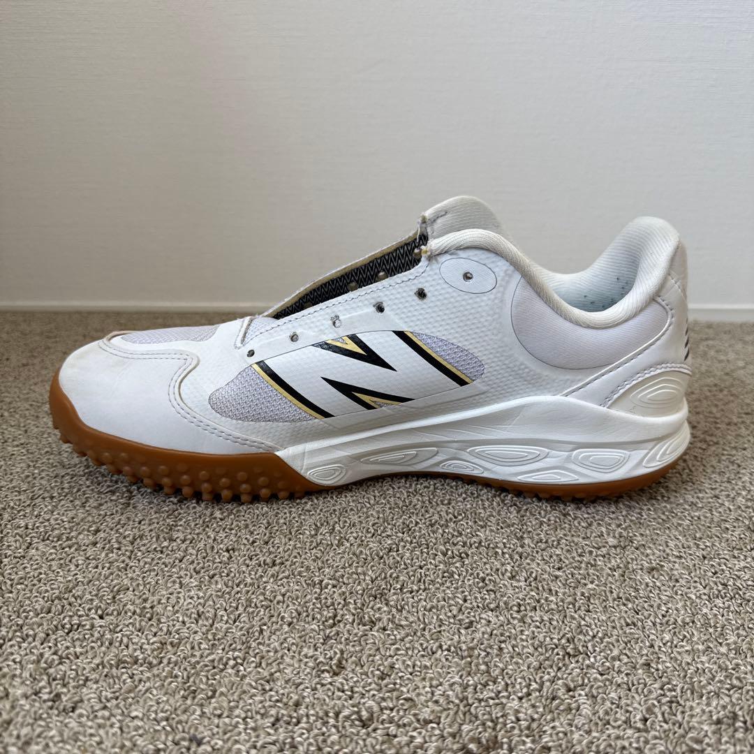 扇風機　New Balance 3000v7 トレーニングシューズ