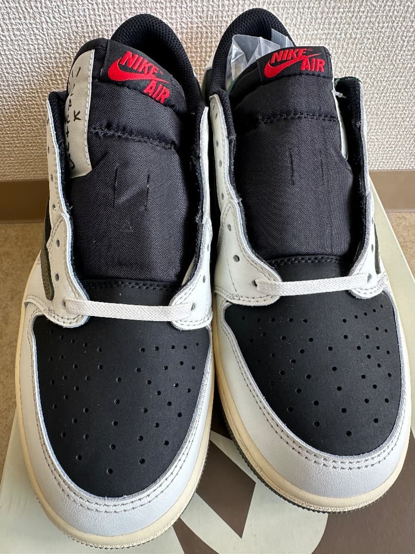 NIKE スニーカー 黒/白/グレー 予備靴ひも付き