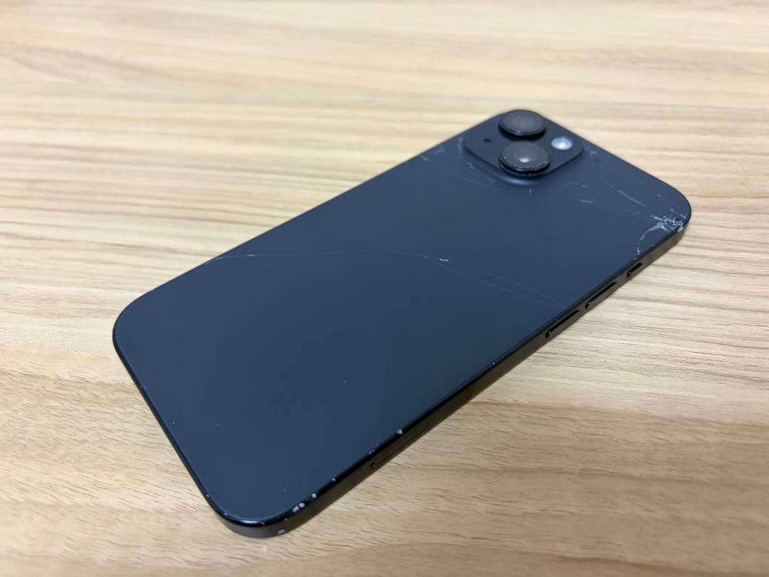 中古 iPhone 15 128GB ブラック SIMフリー 割れ、傷あり