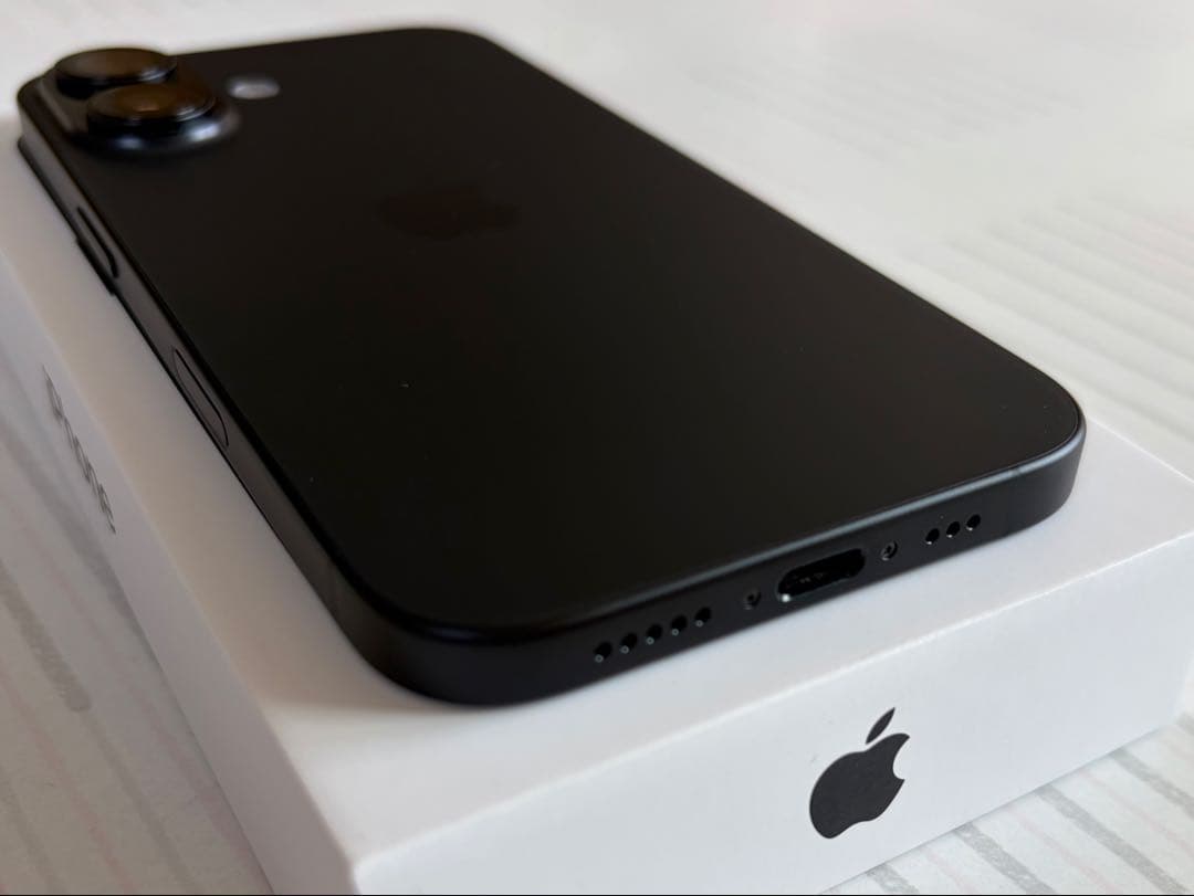 【極美品】iPhone16 SIMフリー 128GB ブラック オマケつき