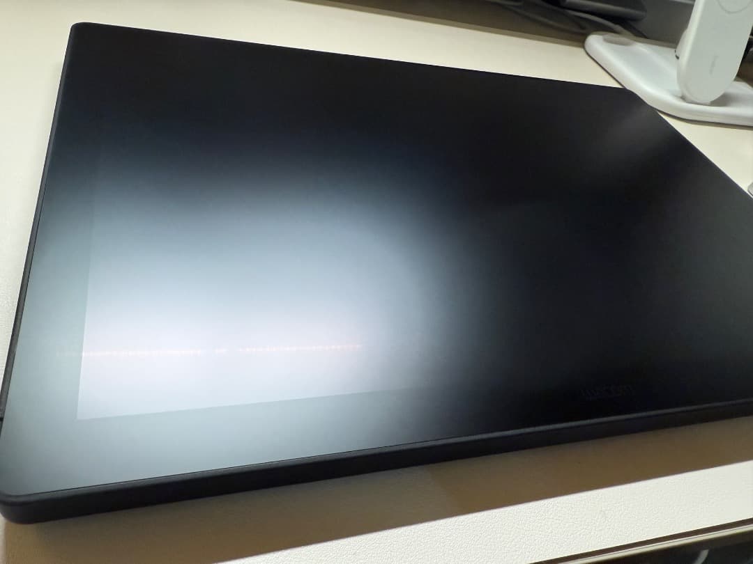 新型 Cintiq 16 (DTK168) + Adjustable Stand