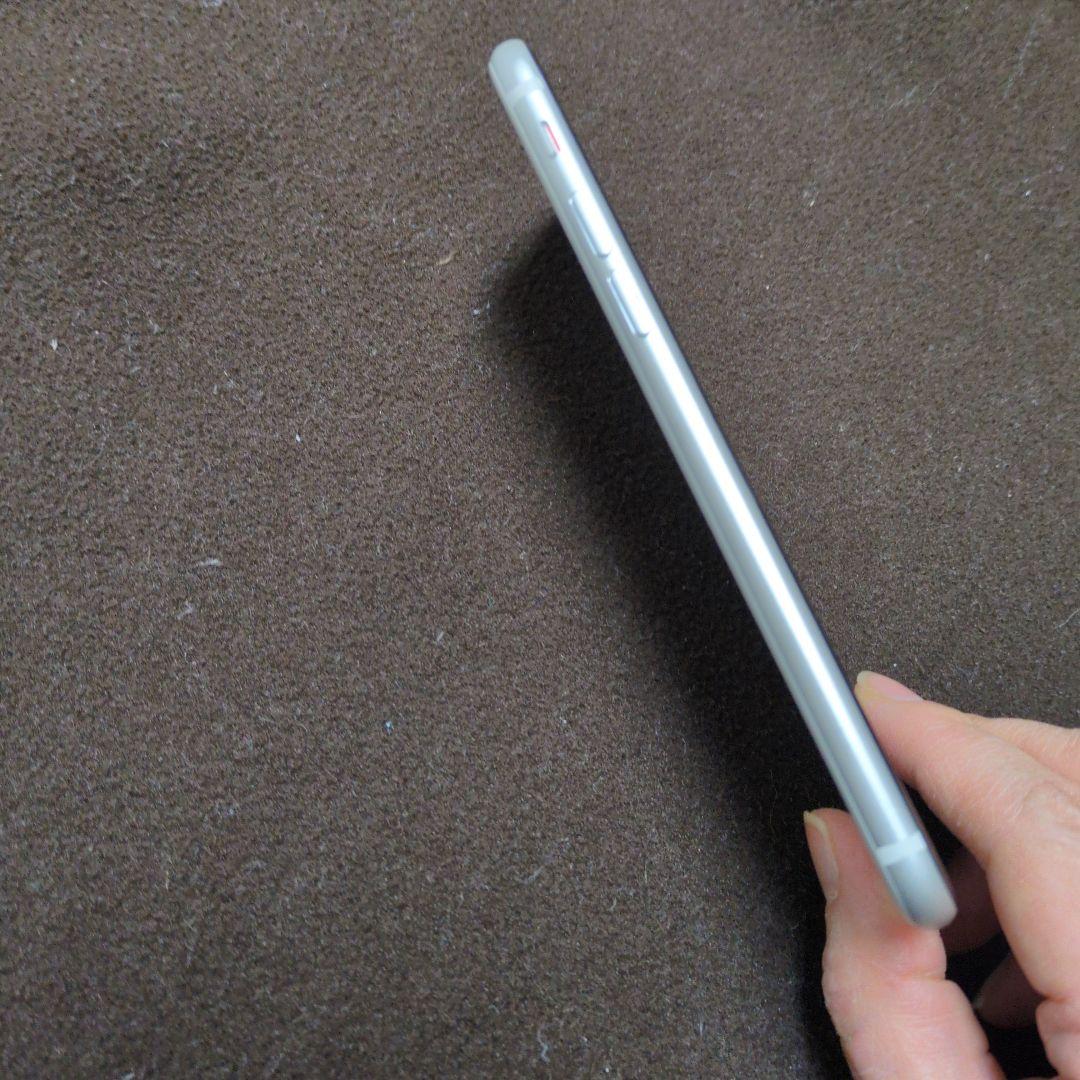 美品おまけ付き　iPhone SE第2世代 64GB SIMフリバッテリー84%