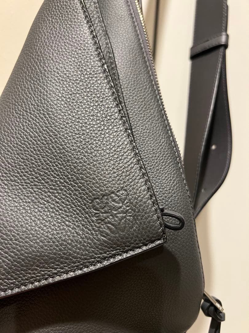 LOEWE ボディバッグ メンズ　アントンスリング　グレー