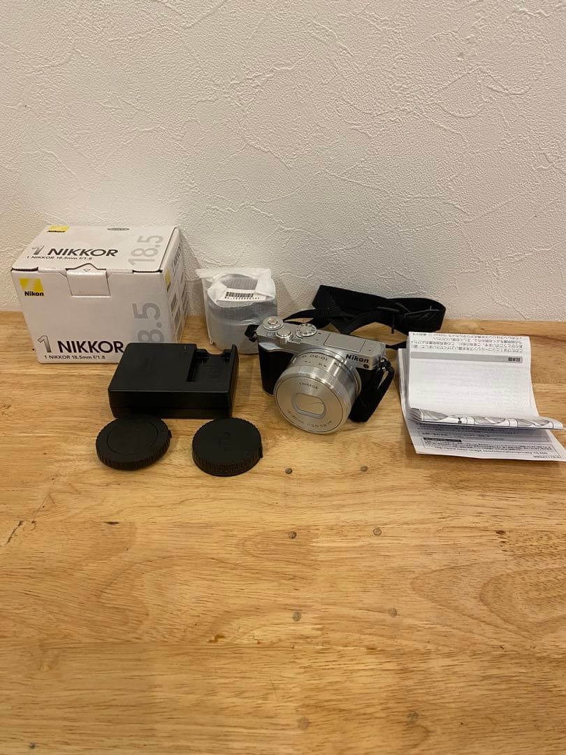 Wi-Fi搭載 Nikon 1 j5 ダブルレンズキット　ミラーレス一眼カメラ