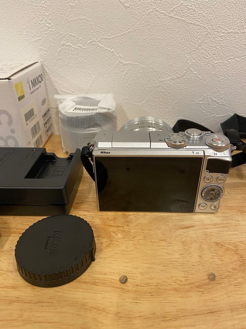 Wi-Fi搭載 Nikon 1 j5 ダブルレンズキット　ミラーレス一眼カメラ