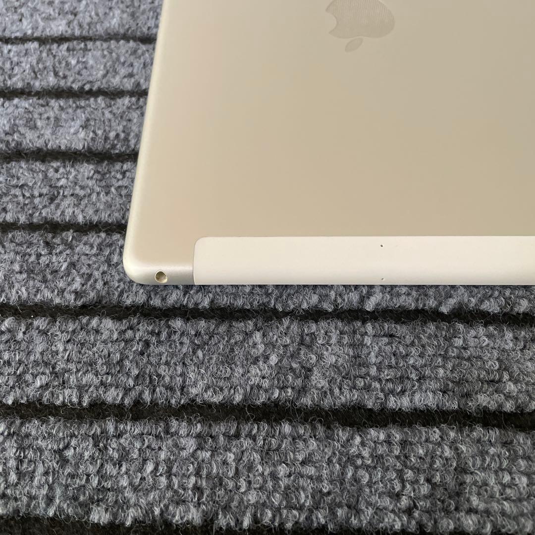 87 iPad 8世代 32GB SIMフリー シルバー